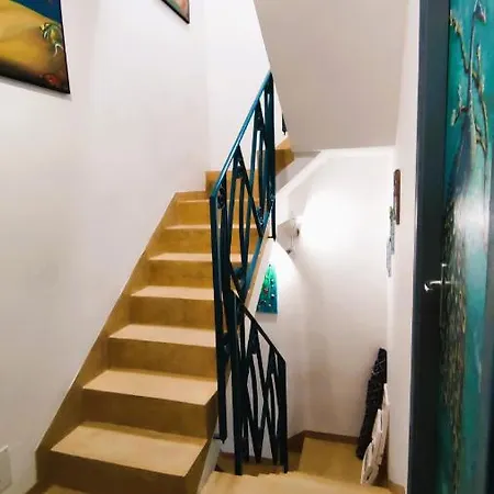 아파트 The Artist's House 체팔루