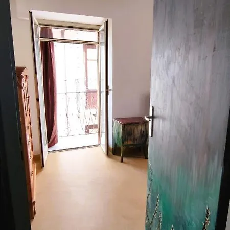 아파트 The Artist's House *