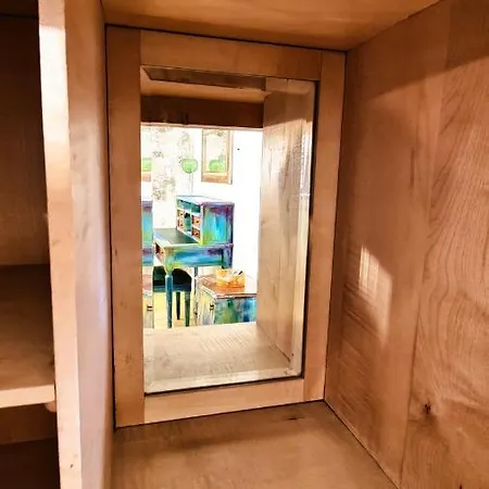 아파트 The Artist's House