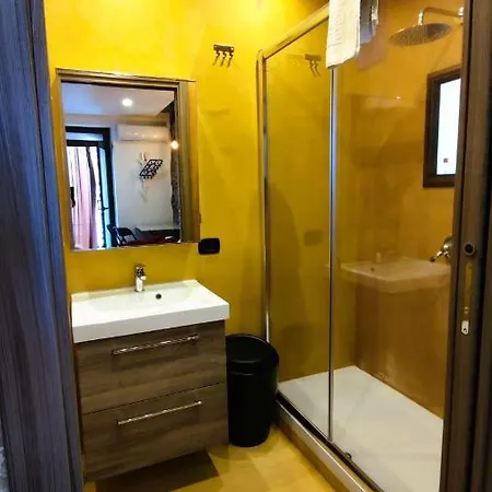 아파트 The Artist's House
